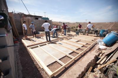 Peter Lunstrum, KLR rider, and others build a house in Mexico for a poverty stricken family