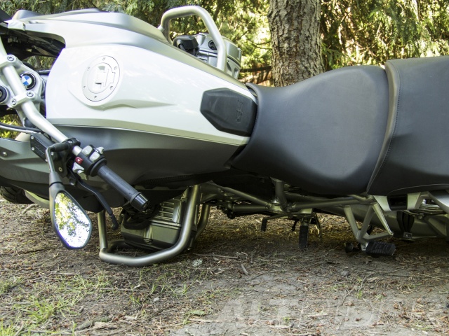 installed-altrider-crash-bars-for-the-bmw-r-1200-gs-water-cooled-10.jpg